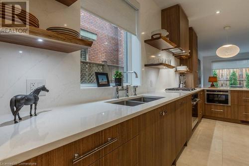 109 Kent Street, Hamilton, ON - Indoor Photo Showing Kitchen With Double Sink With Upgraded Kitchen