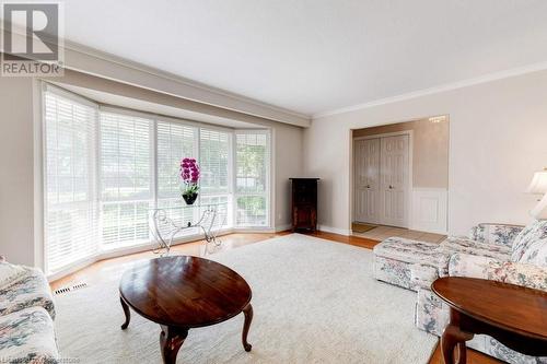 4311 Belfast Avenue, Burlington, ON - Indoor Photo Showing Living Room