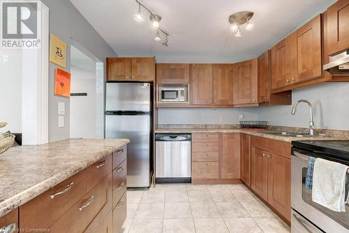 665 Francis Road Unit# 2, Burlington, ON - Indoor Photo Showing Kitchen