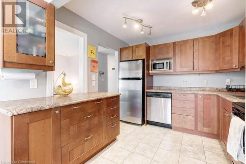 665 Francis Road Unit# 2, Burlington, ON - Indoor Photo Showing Kitchen