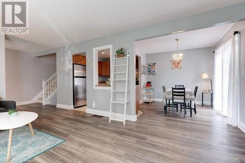 665 Francis Road Unit# 2, Burlington, ON - Indoor Photo Showing Living Room