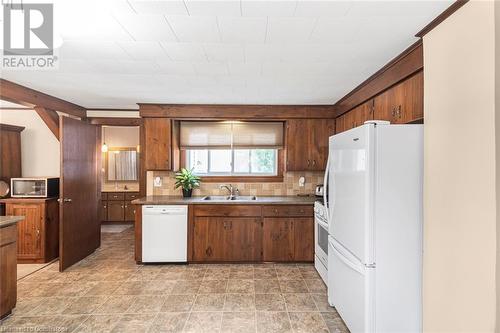 606 Broad Street W, Haldimand County, ON - Indoor Photo Showing Kitchen With Double Sink