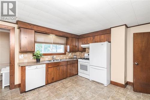 606 Broad Street W, Haldimand County, ON - Indoor Photo Showing Kitchen With Double Sink