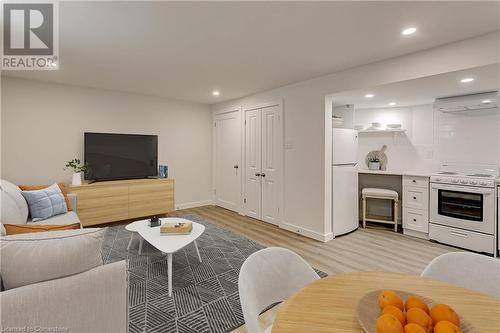 93 Shadyside Avenue Unit# Lower, Hamilton, ON - Indoor Photo Showing Living Room