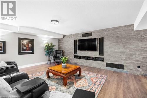 1340 Brant County #54 Highway, Caledonia, ON - Indoor Photo Showing Living Room