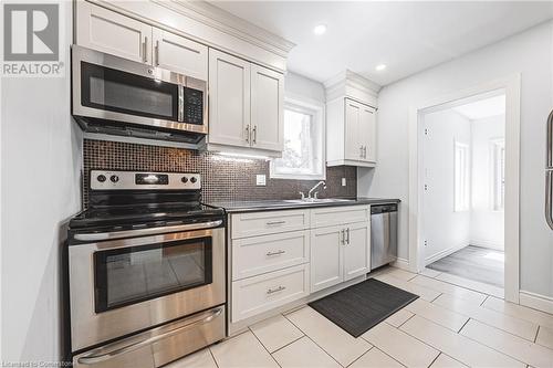 19 Belview Avenue, Hamilton, ON - Indoor Photo Showing Kitchen