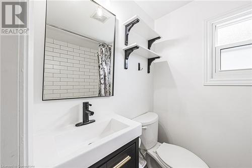 19 Belview Avenue, Hamilton, ON - Indoor Photo Showing Bathroom