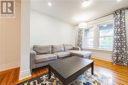 19 Belview Avenue, Hamilton, ON - Indoor Photo Showing Living Room