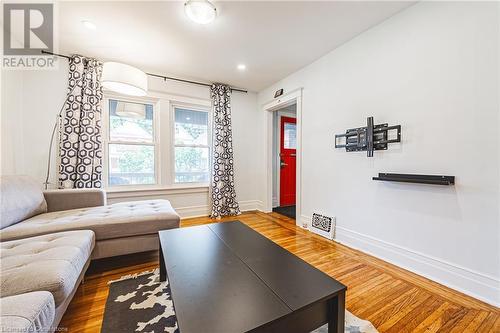 19 Belview Avenue, Hamilton, ON - Indoor Photo Showing Living Room