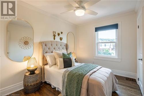 248 Province Street S, Hamilton, ON - Indoor Photo Showing Bedroom