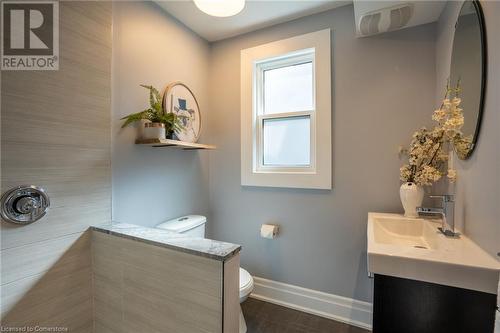 248 Province Street S, Hamilton, ON - Indoor Photo Showing Bathroom