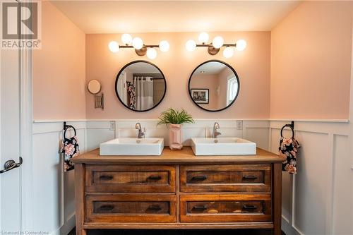 248 Province Street S, Hamilton, ON - Indoor Photo Showing Bathroom