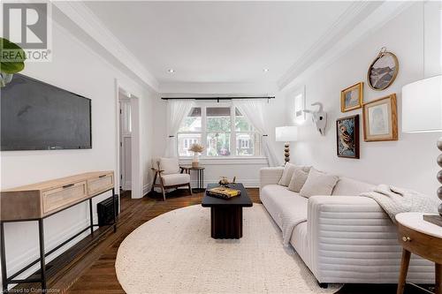 248 Province Street S, Hamilton, ON - Indoor Photo Showing Living Room