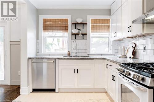 248 Province Street S, Hamilton, ON - Indoor Photo Showing Kitchen With Upgraded Kitchen