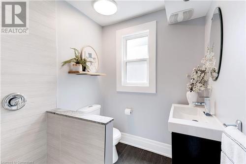 248 Province Street S, Hamilton, ON - Indoor Photo Showing Bathroom