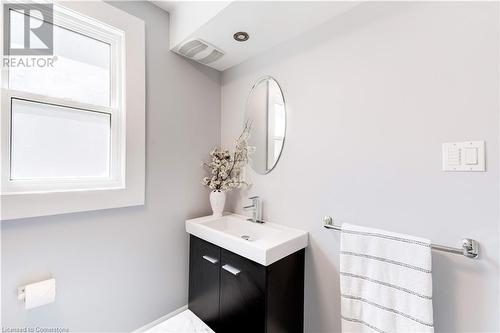 248 Province Street S, Hamilton, ON - Indoor Photo Showing Bathroom