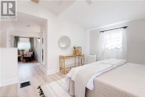 248 Province Street S, Hamilton, ON - Indoor Photo Showing Bedroom