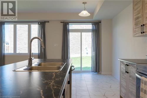 27 Aviron Crescent, Welland, ON - Indoor Photo Showing Kitchen With Double Sink