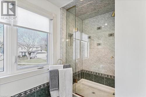 199 Penn Drive, Burlington, ON - Indoor Photo Showing Bathroom