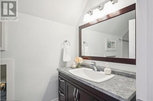 199 Penn Drive, Burlington, ON - Indoor Photo Showing Bathroom