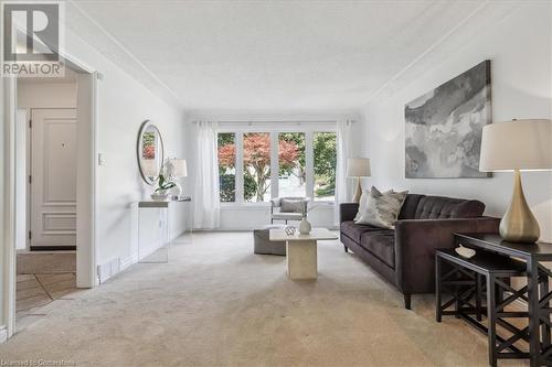 199 Penn Drive, Burlington, ON - Indoor Photo Showing Living Room