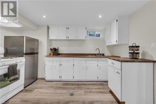 558 Ontario Street, St. Catharines, ON - Indoor Photo Showing Kitchen