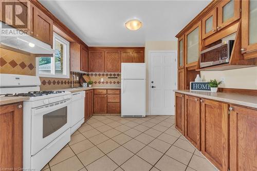 558 Ontario Street, St. Catharines, ON - Indoor Photo Showing Kitchen