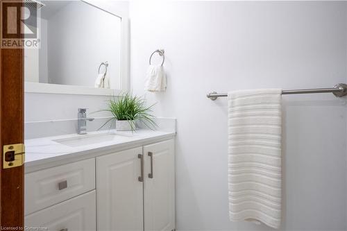 700 Champlain Boulevard Unit# 2, Cambridge, ON - Indoor Photo Showing Bathroom