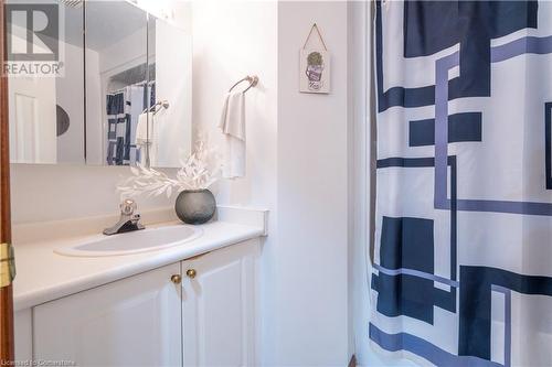 700 Champlain Boulevard Unit# 2, Cambridge, ON - Indoor Photo Showing Bathroom