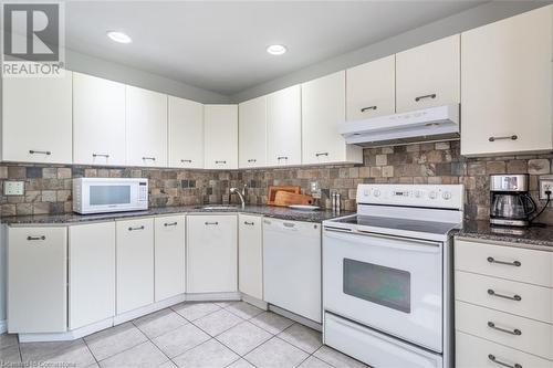 3230 New Street Unit# 19, Burlington, ON - Indoor Photo Showing Kitchen