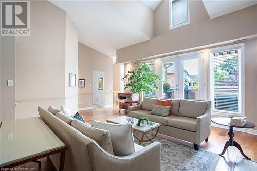 3230 New Street Unit# 19, Burlington, ON - Indoor Photo Showing Living Room