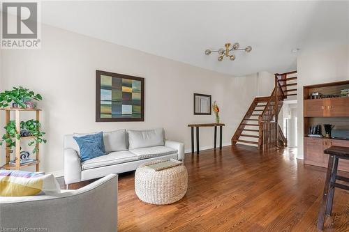 4131 Medland Drive, Burlington, ON - Indoor Photo Showing Living Room