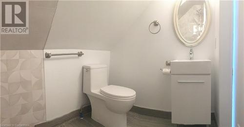 146 Catharine Street N, Hamilton, ON - Indoor Photo Showing Bathroom