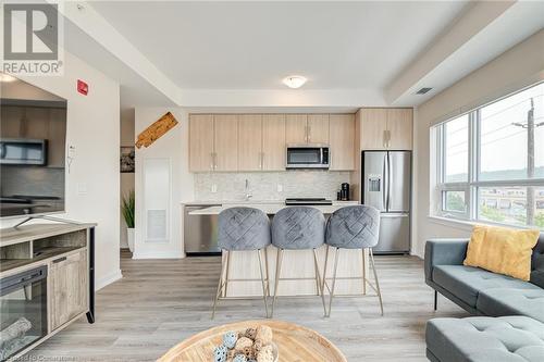 121 #8 Highway Unit# 416, Stoney Creek, ON - Indoor Photo Showing Kitchen