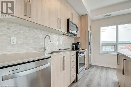 121 #8 Highway Unit# 416, Stoney Creek, ON - Indoor Photo Showing Kitchen With Upgraded Kitchen