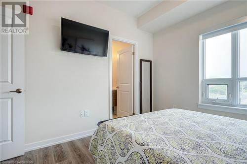 121 #8 Highway Unit# 416, Stoney Creek, ON - Indoor Photo Showing Bedroom