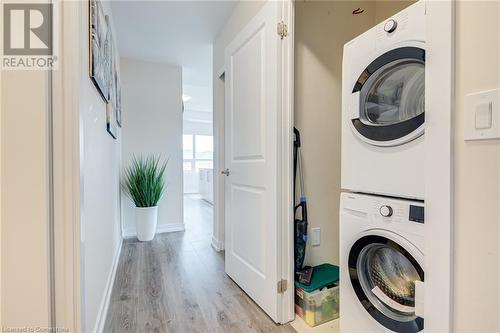 121 #8 Highway Unit# 416, Stoney Creek, ON - Indoor Photo Showing Laundry Room