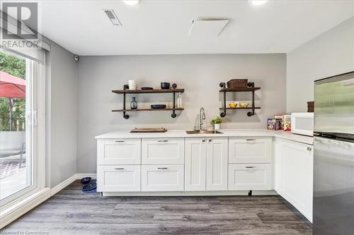 1286 Hammond Street, Burlington, ON - Indoor Photo Showing Kitchen