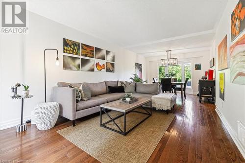 1286 Hammond Street, Burlington, ON - Indoor Photo Showing Living Room