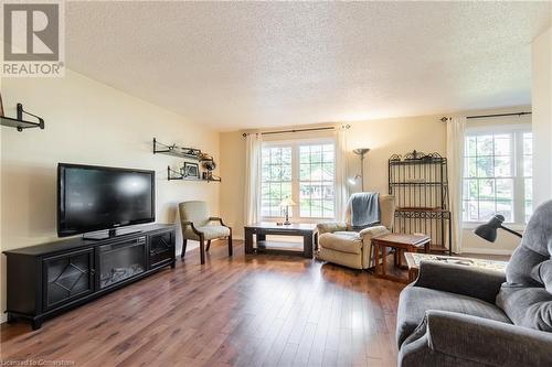 294 Parkside Drive, Hamilton, ON - Indoor Photo Showing Living Room