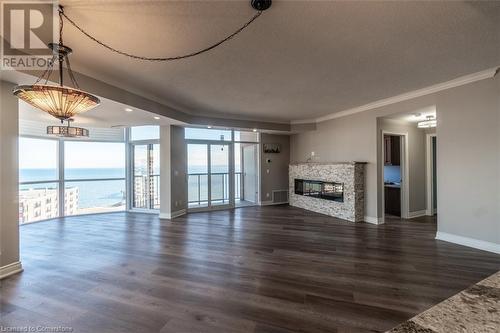 1477 Lakeshore Road Unit# 903, Burlington, ON - Indoor Photo Showing Living Room With Fireplace