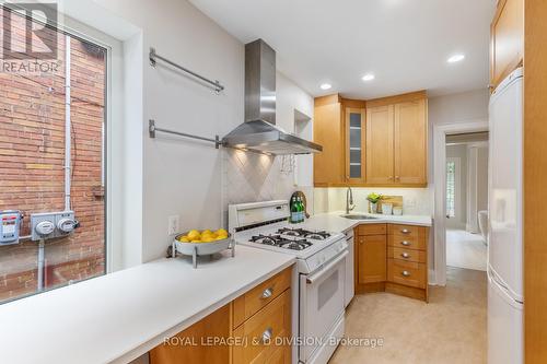 10 Glencairn Avenue, Toronto, ON - Indoor Photo Showing Kitchen