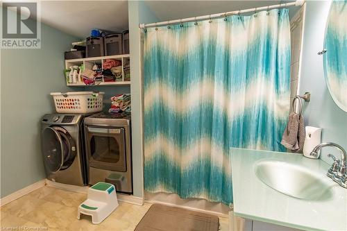 Main floor bathroom with laundry - 47 Cross Street, Port Colborne, ON - Indoor Photo Showing Laundry Room