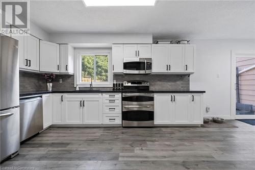 2185 Fairchild Boulevard Unit# 2, Burlington, ON - Indoor Photo Showing Kitchen