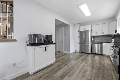 2185 Fairchild Boulevard Unit# 2, Burlington, ON - Indoor Photo Showing Kitchen