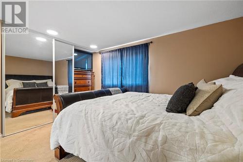 2185 Fairchild Boulevard Unit# 2, Burlington, ON - Indoor Photo Showing Bedroom