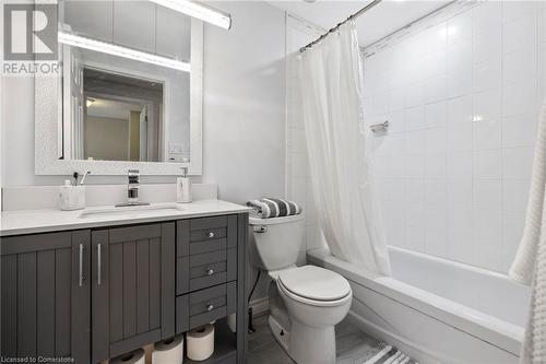 2185 Fairchild Boulevard Unit# 2, Burlington, ON - Indoor Photo Showing Bathroom