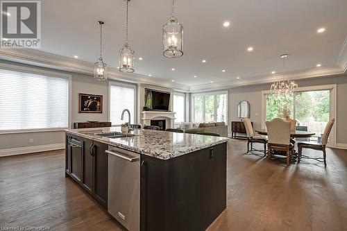 513 Woodview Road, Burlington, ON - Indoor Photo Showing Kitchen With Double Sink With Upgraded Kitchen