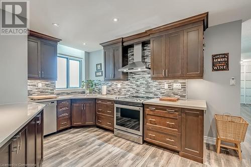 5250 Lakeshore Road Unit# 1907, Burlington, ON - Indoor Photo Showing Kitchen With Upgraded Kitchen