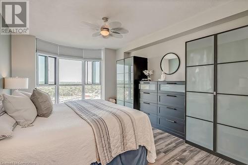 5250 Lakeshore Road Unit# 1907, Burlington, ON - Indoor Photo Showing Bedroom